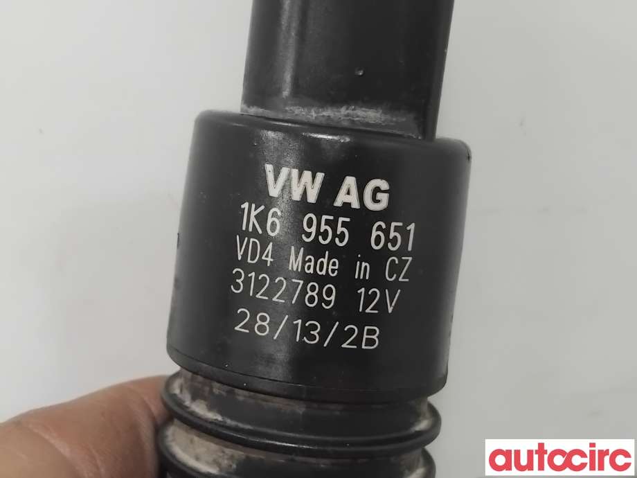 Spylerpumpe foran til VW Touran 2010-2015 (Type I, Fase 3)  (VOLKSWAGEN|1K6955651|)
