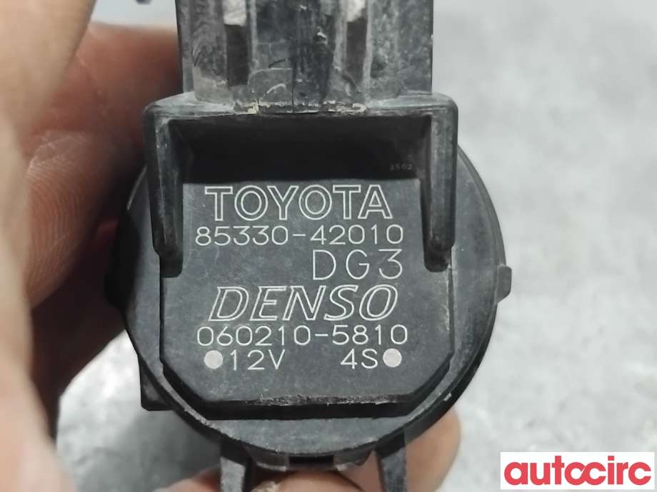 Spylerpumpe foran til Toyota RAV4 2013-2015 (Type IV, Fase 1)  (TOYOTA|8533042010|060210-5810|85330-42010)