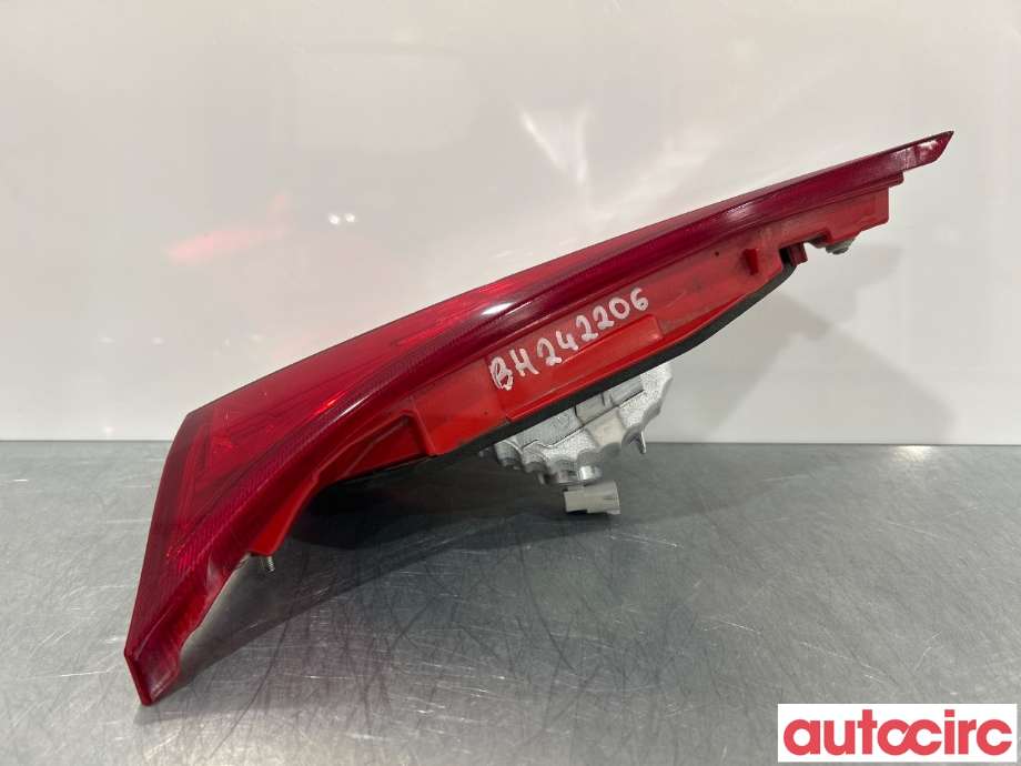 Baklykt høyre indre til Toyota Auris 2013-2015 (Type II, Fase 1)  (TOYOTA|8158102500|)