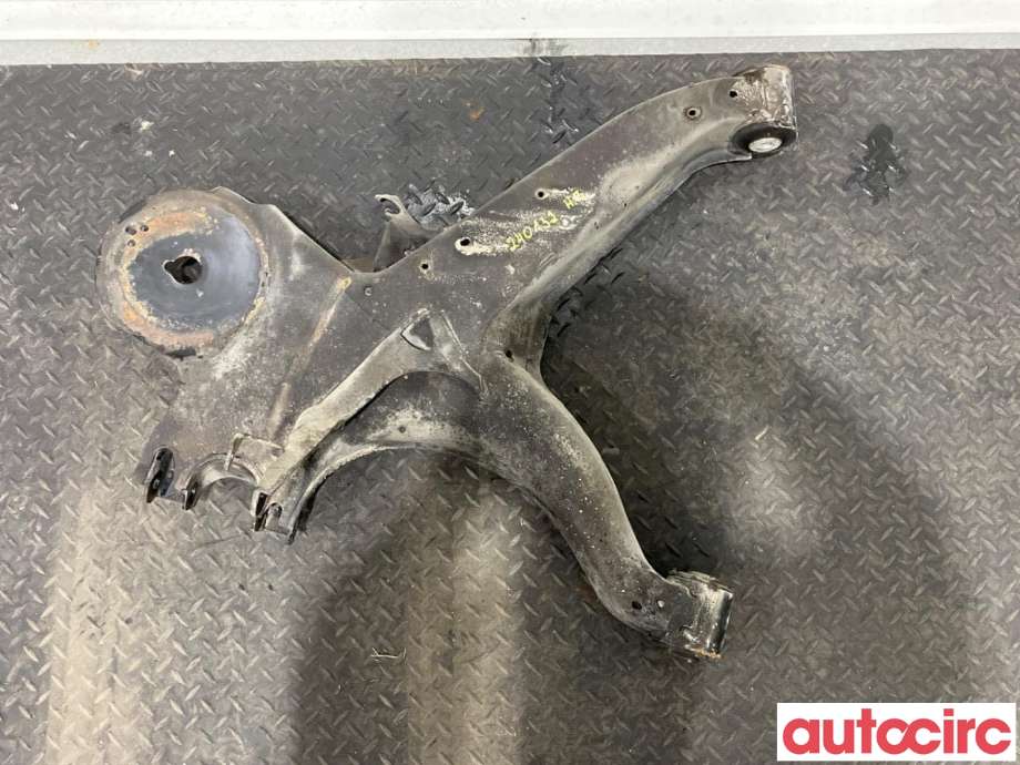 Bærebru høyre bak til Mercedes Vito, 2014-->> (W447) (W447) (MERCEDES|A4473505000)