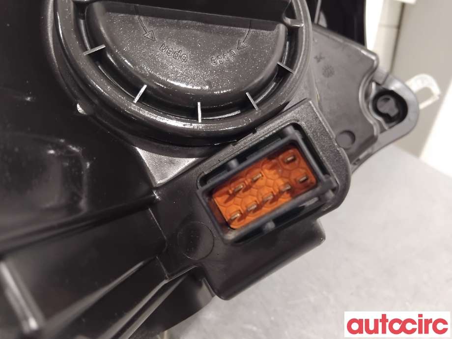 Frontlykt venstre xenon til Opel Astra J 2010-2015 (OPEL|13306933|1ZT010012-01|13398144)