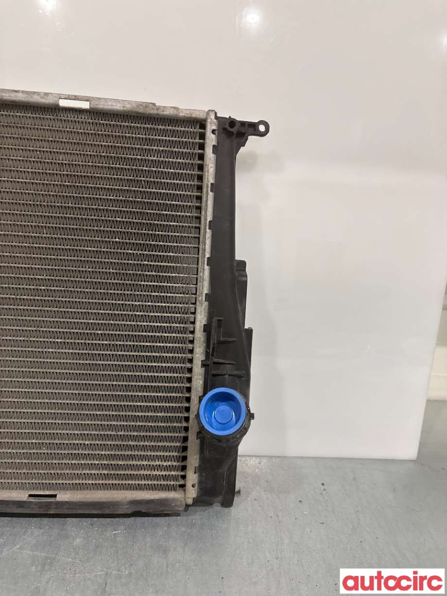 Radiator (manuell gir) til BMW 1-Serie 2004-2011 (E81/E82/E87/E88) (E81/E82/E87/E88) (BMW|17117788903|)