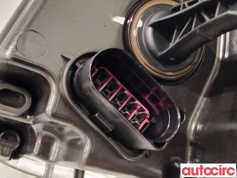 Frontlykt høyre halogen til VW Caddy 2010-2015 (Type III, Fase 2)  (VOLKSWAGEN|2K5941006A|)