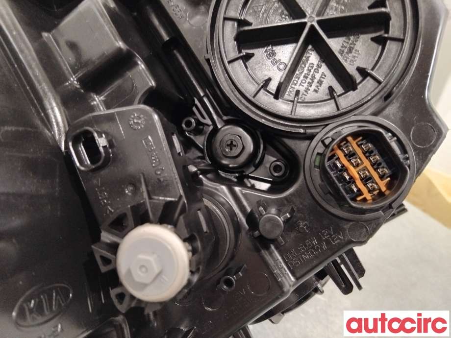 Frontlykt venstre halogen til Kia Soul 2014-2019 (Type II)  (KIA|92101E40101D|)