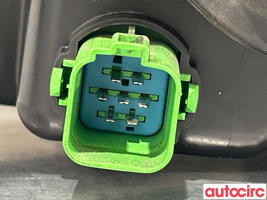 Frontlykt venstre halogen til Ford Fusion 2002-2012  (FORD|1547725|6N11-13W030-CE)