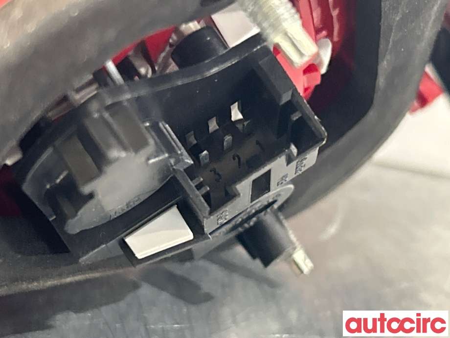 Baklykt høyre indre til VW Tiguan 2011-2016 (Type I, Fase 2)  (VOLKSWAGEN|5N0945094H|)