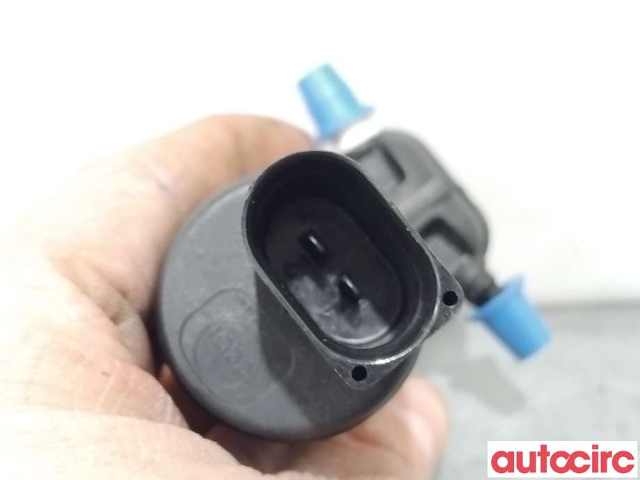 Spylerpumpe foran til VW Passat 2015-2019 (Fase 1) (B8) (B8) (VOLKSWAGEN|1K6955651|)