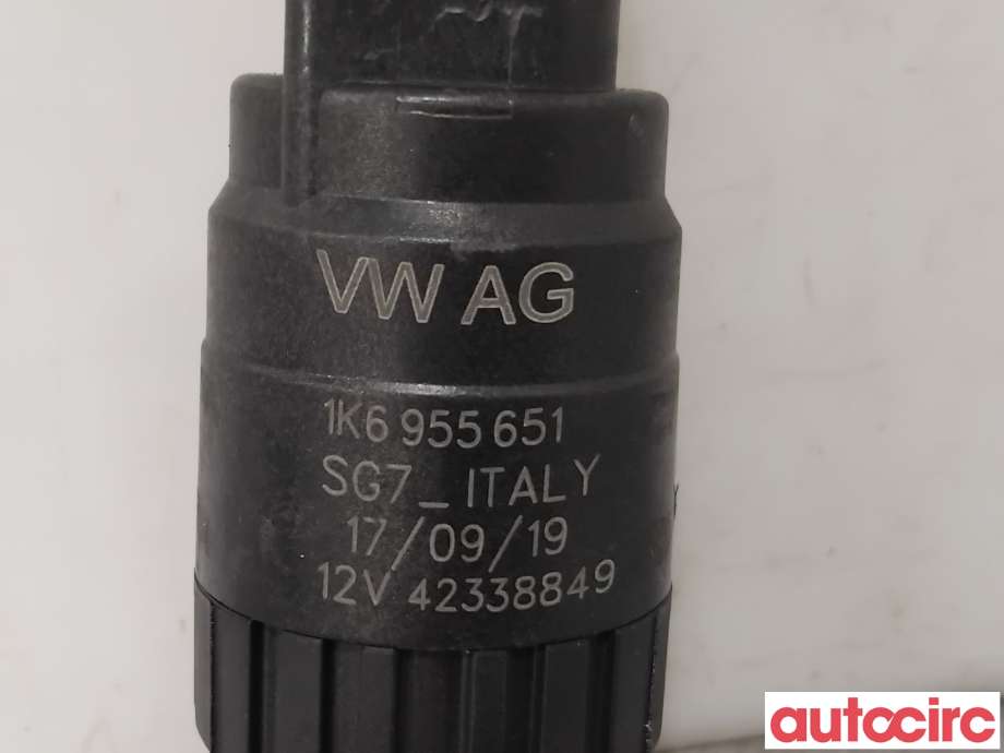 Spylerpumpe foran til VW Passat 2015-2019 (Fase 1) (B8) (B8) (VOLKSWAGEN|1K6955651|)