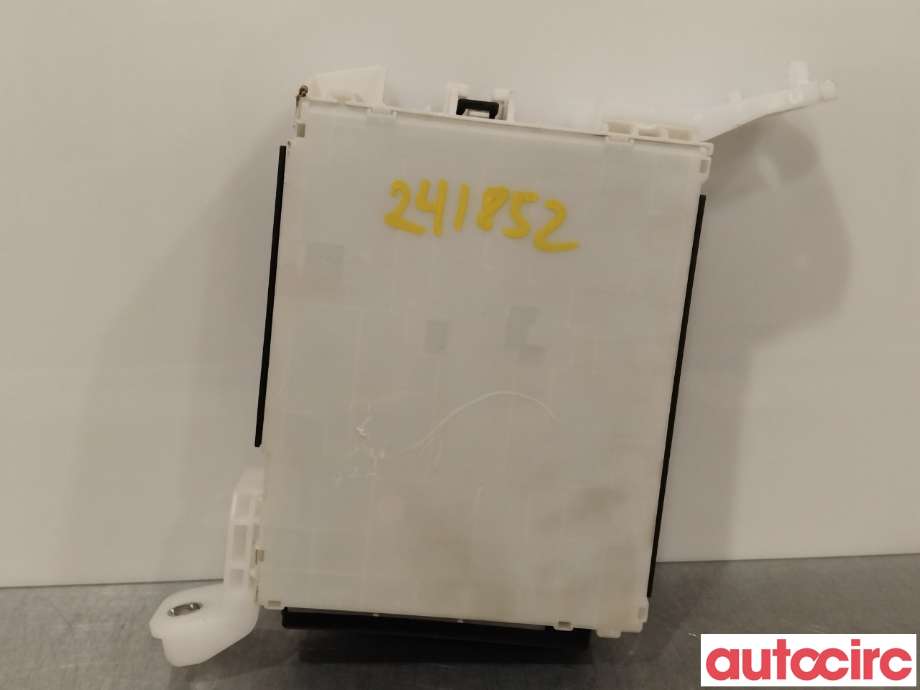 Sikringsboks til Toyota bZ4X 2022-->> (TOYOTA|8273042861|)