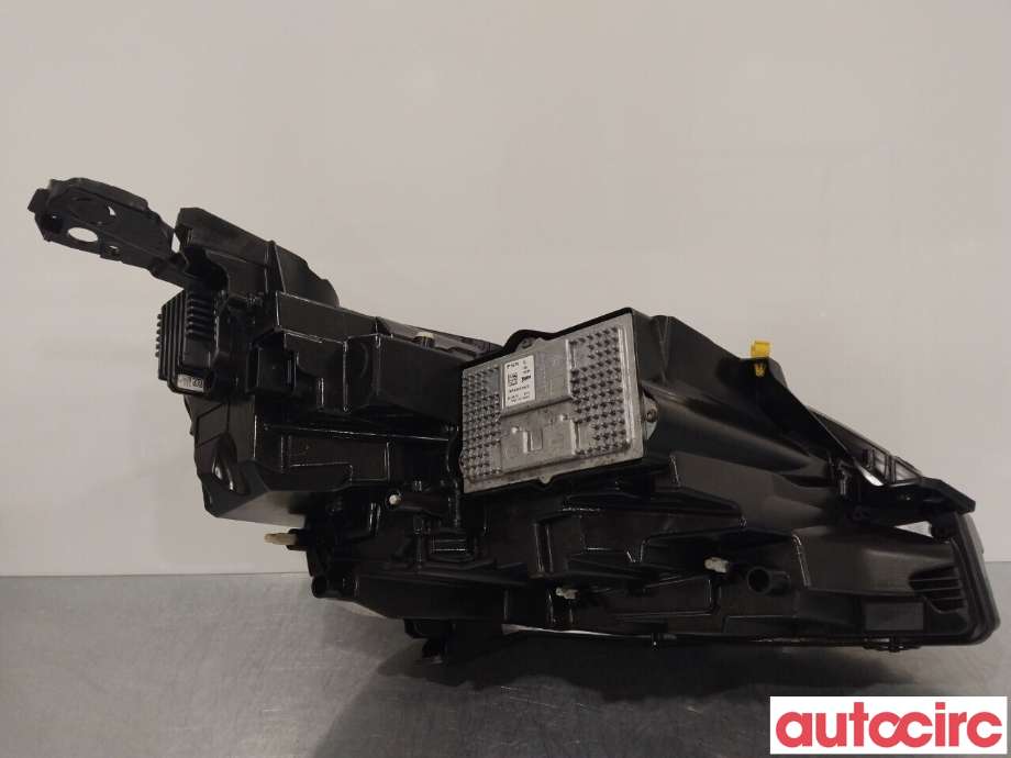 Frontlykt venstre halogen til Peugeot 5008 2017-->> (Type II)  (PEUGEOT|1674017680|9826572780)