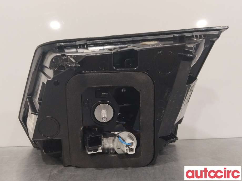 Baklykt venstre indre til Peugeot 5008 2017-->> (Type II)  (PEUGEOT|9810477880)