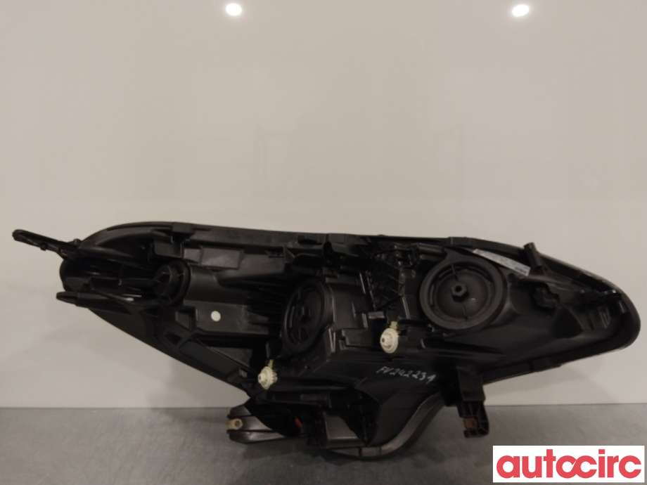 Frontlykt venstre halogen til Opel Corsa E 2015-2019  (OPEL|39108222|13381335)