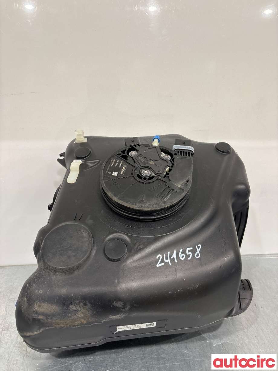 AdBlue tank til VW Passat 2015-2019 (Fase 1) (B8) (B8) (VOLKSWAGEN|3Q0131877D)
