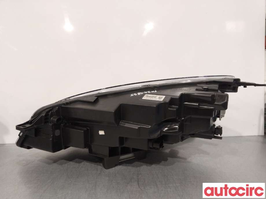 Frontlykt høyre xenon til Ford Kuga 2019-->> (Type III) (FORD|2677197|LV4B-13E016-AP|LV4B-13008-BA)