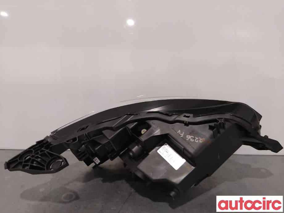 Frontlykt venstre halogen til Peugeot 208 2019-->> (Type II)  (PEUGEOT|1674248380|L615789|9841642080)