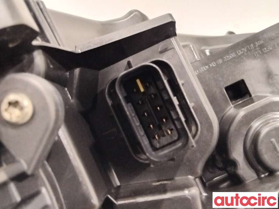 Frontlykt venstre halogen til Peugeot 208 2019-->> (Type II)  (PEUGEOT|1674248380|L615789|9841642080)