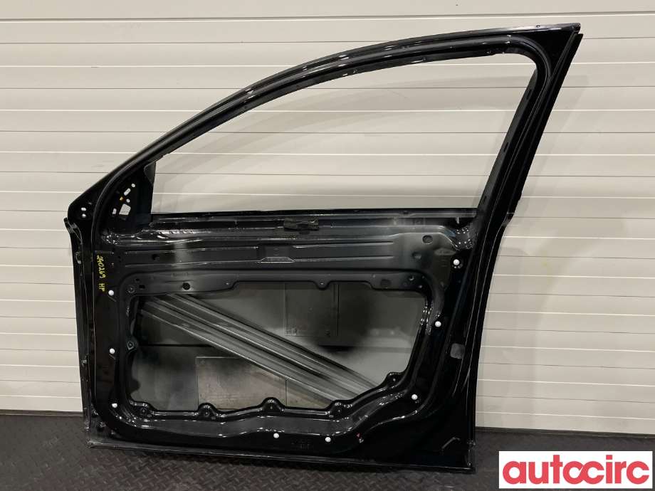 Dør høyre foran til Volvo V70 2007-2013 (Type III, Fase 1)  (VOLVO|31335589)