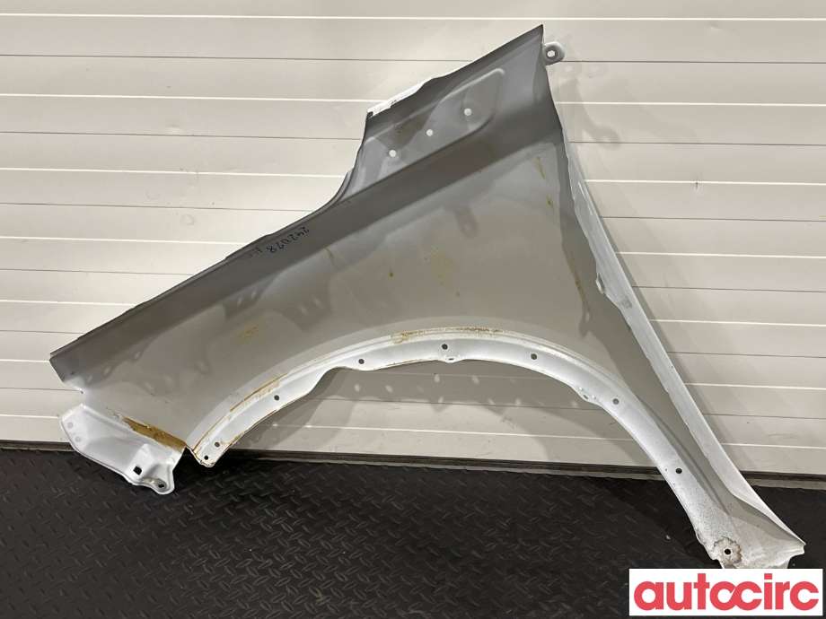 Skjerm høyre foran til Suzuki Vitara 2015-->> (Type IV)  (SUZUKI|57611-54P10|57611-54P10-000)