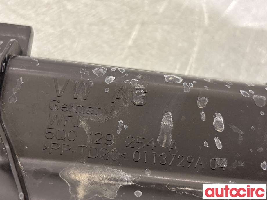 Diverse deler til VW Passat 2015-2019 (Fase 1) (B8) (B8) (VOLKSWAGEN|5Q0129254B|5Q0129254A)