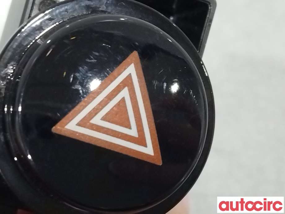 Bryter nødblink til Toyota Auris 2015-2019 (Type II, Fase 2)  (TOYOTA|8433202300||84332-02300)