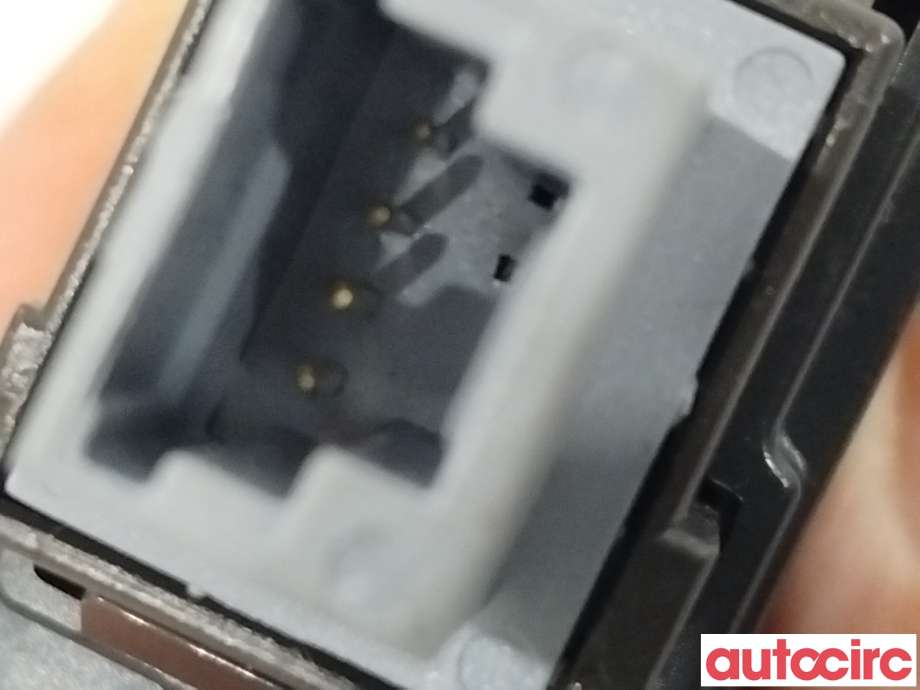 Bryter nødblink til Toyota Auris 2015-2019 (Type II, Fase 2)  (TOYOTA|8433202300||84332-02300)