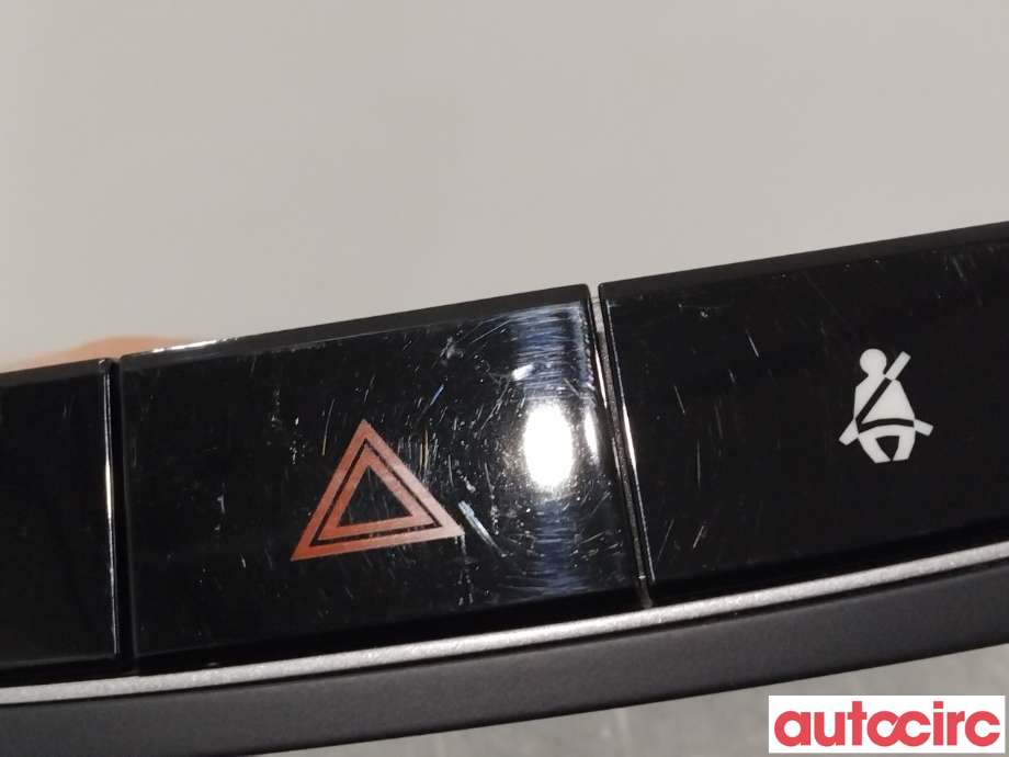 Bryter nødblink til Hyundai Ix35 2010-2015 (HYUNDAI|937902S100BLH)