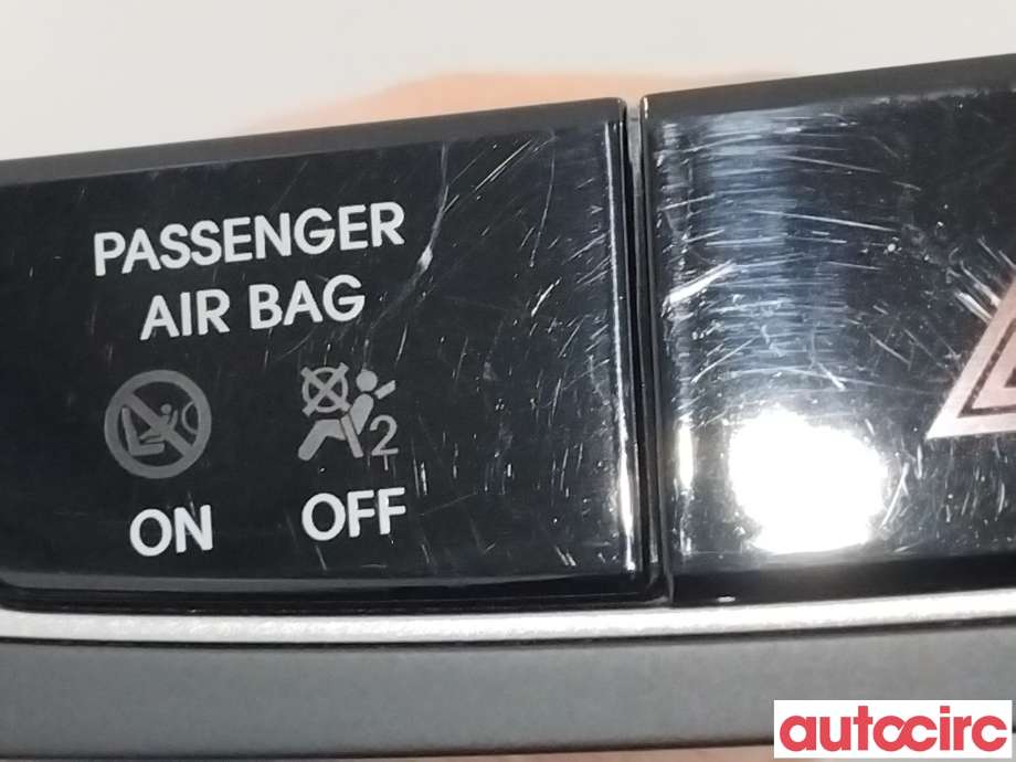 Bryter nødblink til Hyundai Ix35 2010-2015 (HYUNDAI|937902S100BLH)