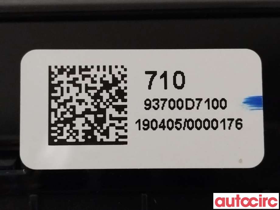 Bryter nødblink til Hyundai Tucson 2015-2020  (HYUNDAI|93700D7100|)