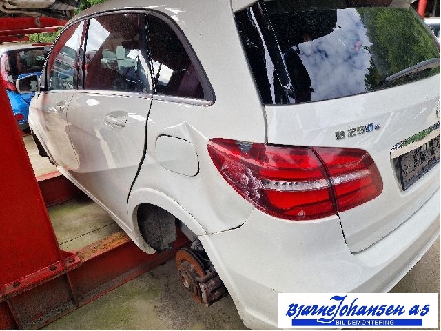 Mercedes B-Klasse 2011-2018 (W246) (W246), Motorkode: EM0004, Girkassekode: