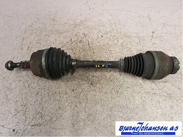 Drivaksel høyre foran til VW Transporter / Caravelle 2003-2009 (Fase 1) (T5) (T5) (VOLKSWAGEN|7H0407272CJ|)