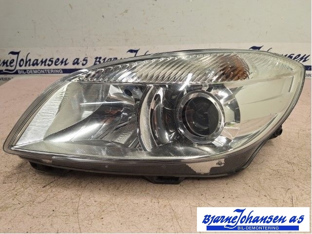 Frontlykt venstre halogen til Škoda Fabia 2007-2010 (Type II, Fase 1) (5J1941017D|)