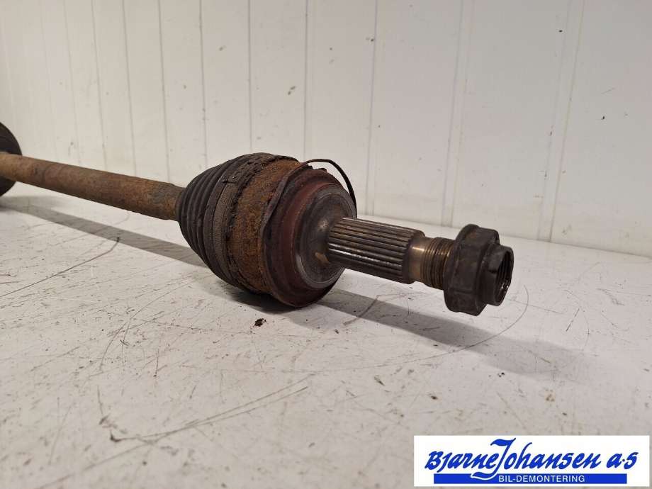 Drivaksel høyre bak til Mercedes Vito/Viano 2010-2014 (Fase 2) (W639) (W639) (MERCEDES|A6393502310|)