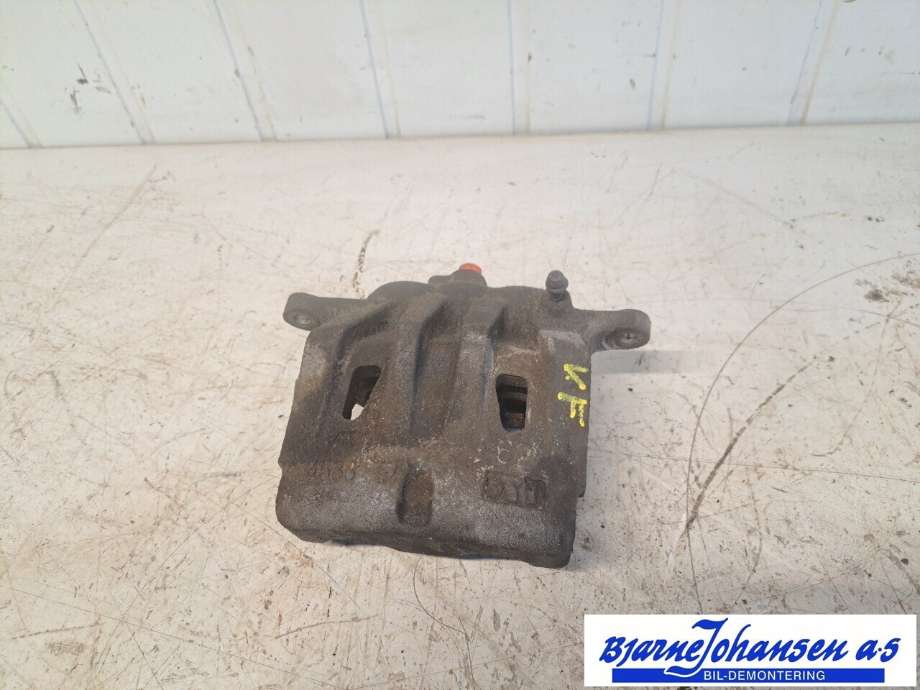 Bremsecaliper venstre foran til Toyota RAV4, 2016-2019 (Type IV, Fase 2)  (4775048110)