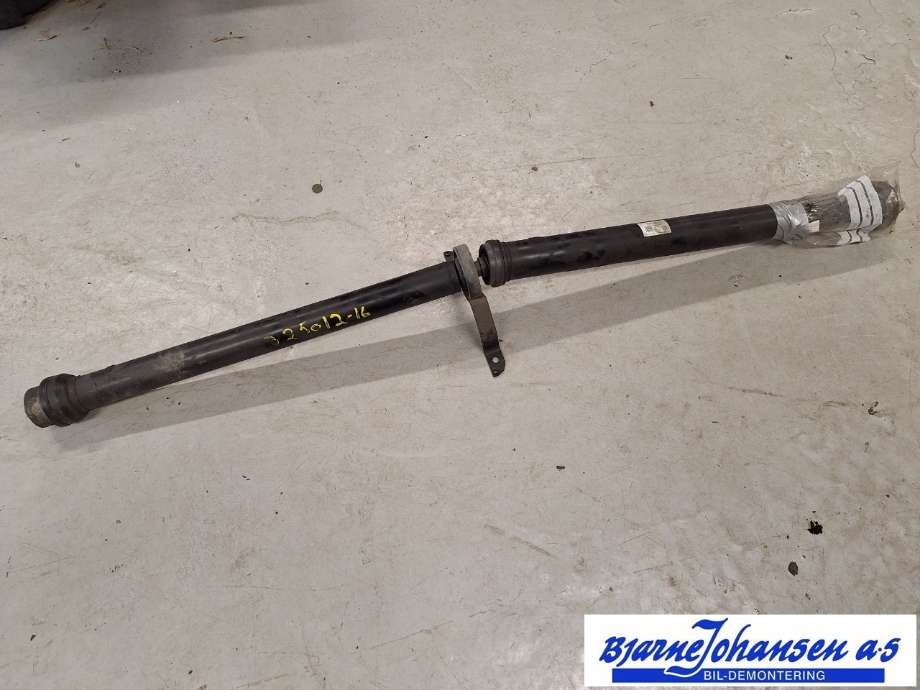 Mellomaksel til Audi A4 2015-2019 (Type V, Fase 1) (B9) (B9) (AUDI|8W0521101|8W0521101J|)