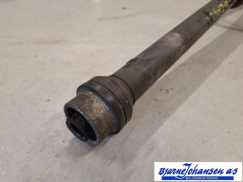 Mellomaksel til Audi A4 2015-2019 (Type V, Fase 1) (B9) (B9) (AUDI|8W0521101|8W0521101J|)
