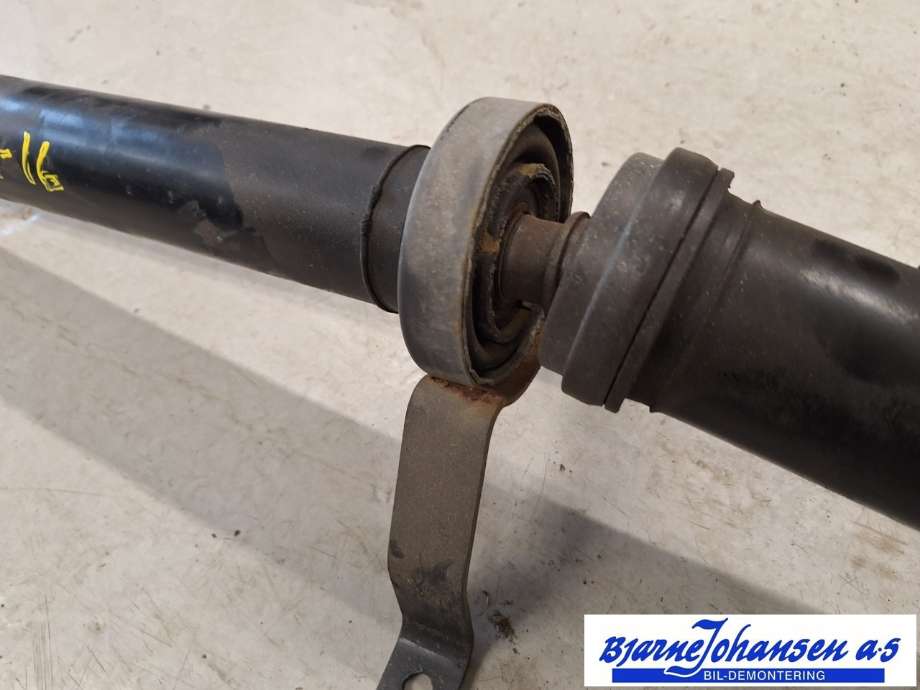 Mellomaksel til Audi A4 2015-2019 (Type V, Fase 1) (B9) (B9) (AUDI|8W0521101|8W0521101J|)