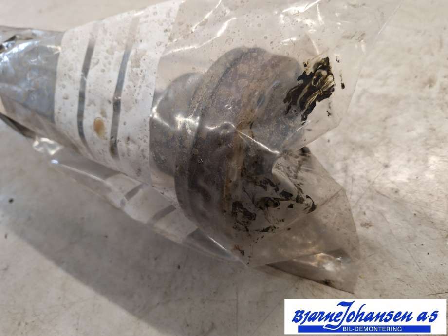 Mellomaksel til Audi A4 2015-2019 (Type V, Fase 1) (B9) (B9) (AUDI|8W0521101|8W0521101J|)