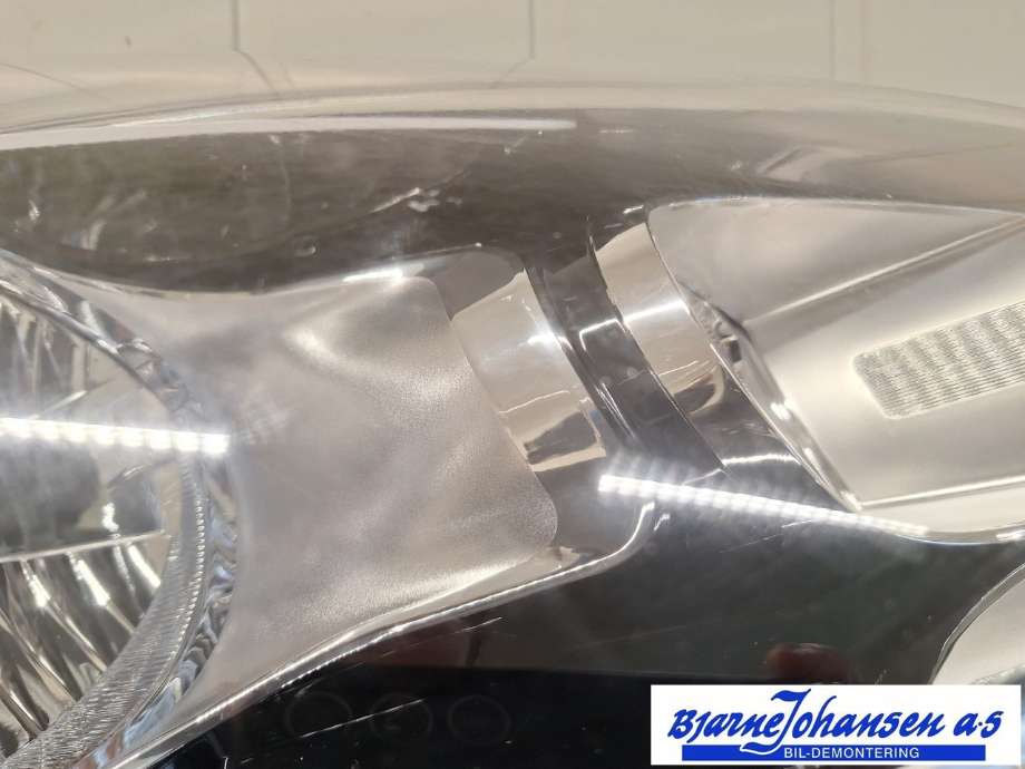 Frontlykt høyre halogen til Kia Rio 2011-2017 Type III (Kia|921021W360|)