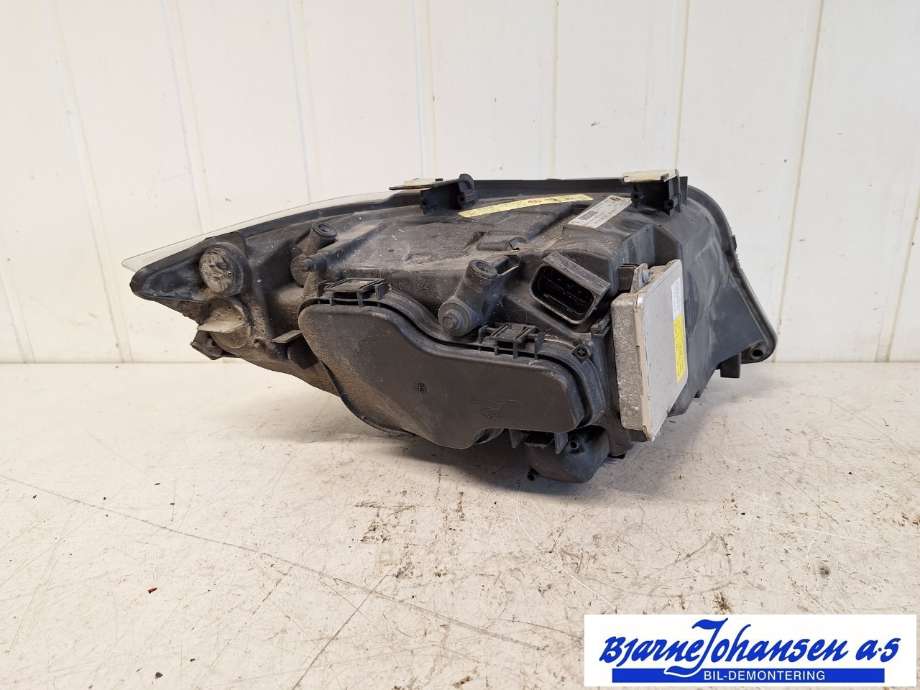 Frontlykt venstre halogen til BMW 3-Serie 2005-2011 (E90/E91/E92/E93) (E90/E91/E92/E93) (BMW|63117161667||63116942737)