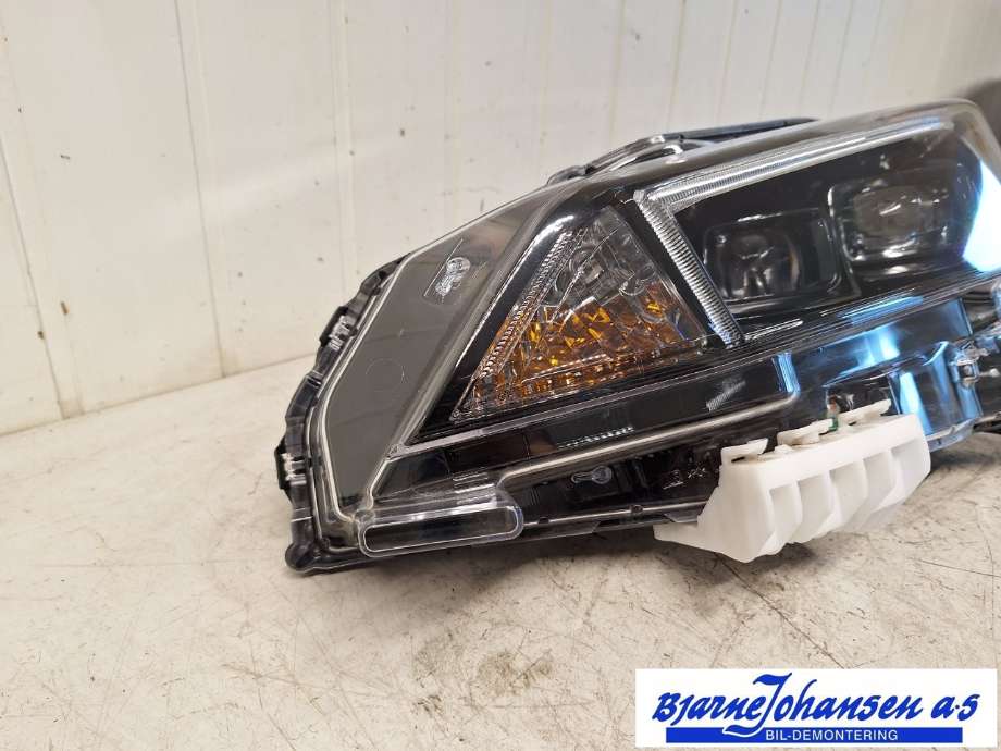 Frontlykt venstre halogen til Nissan Leaf 2018-->> (Type II) (NISSAN|260106WK7A)