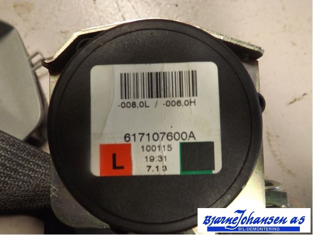 Sikkerhetsbelte foran venstre til Opel Corsa D 2006-2014 (13290236|617107600A|)