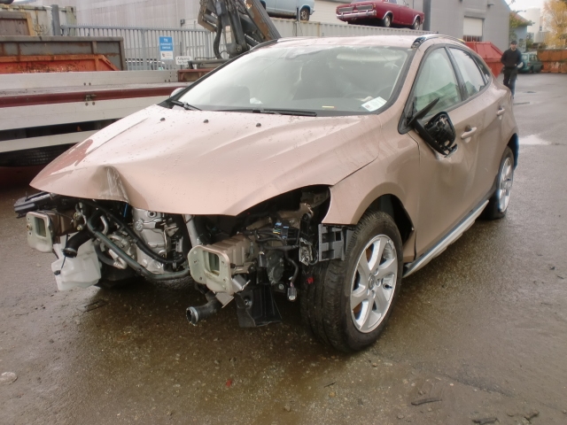 Volvo V40 2012-2019 , Motorkode: D4162T, Girkassekode: 