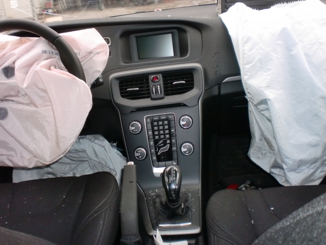 Volvo V40 2012-2019 , Motorkode: D4162T, Girkassekode: 