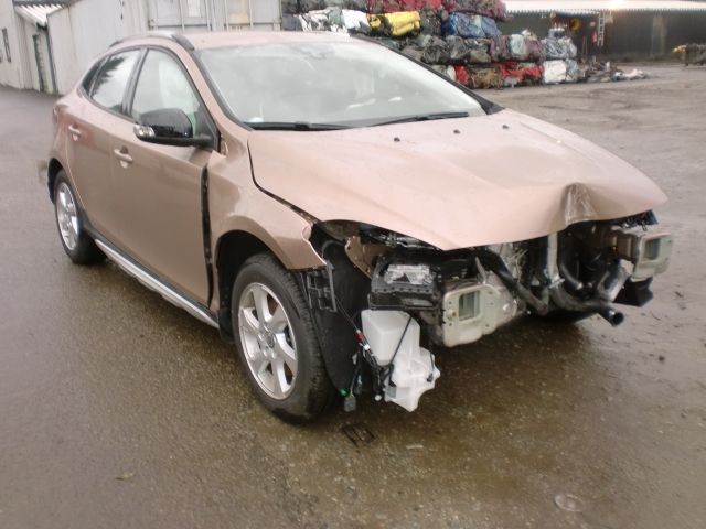 Volvo V40 2012-2019 , Motorkode: D4162T, Girkassekode: 