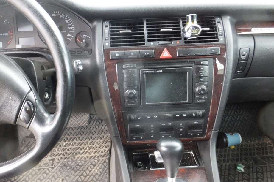 Audi A8 1995-2002 (Type I) , Motorkode: AFB, Girkassekode: ETX