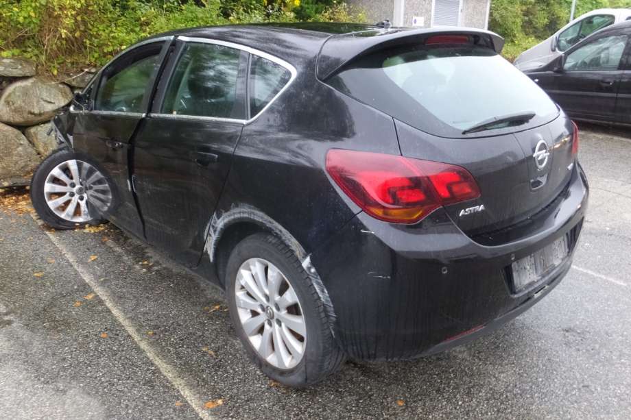 Opel Astra J 2010-2015 , Motorkode: A17DTJ, Girkassekode: MZ4