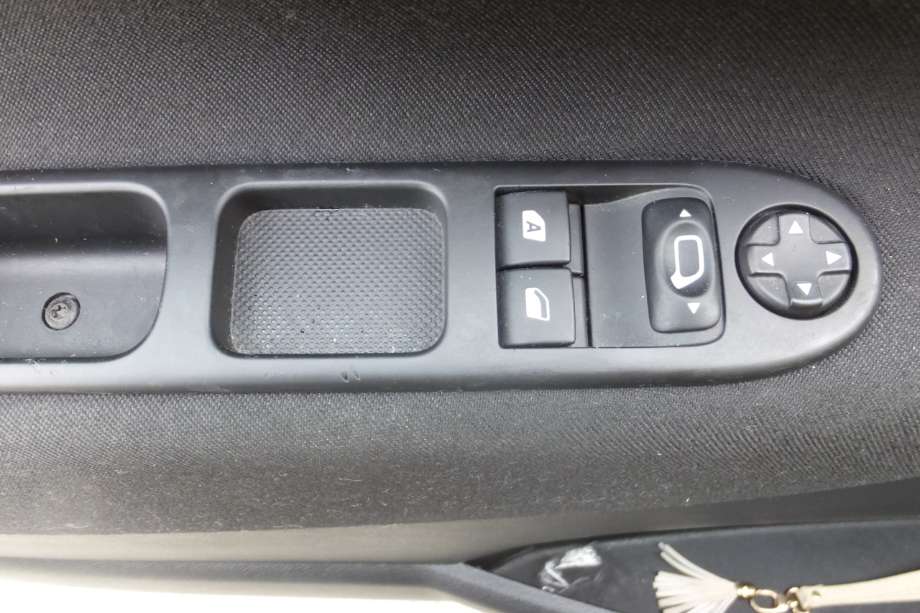 Peugeot 207 2006-2012 , Motorkode: 8HR, Girkassekode: 
