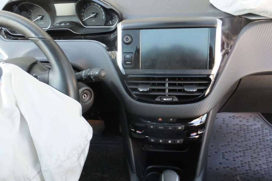 Peugeot 208 2012-2019 (Type I) , Motorkode: HNZ, Girkassekode: