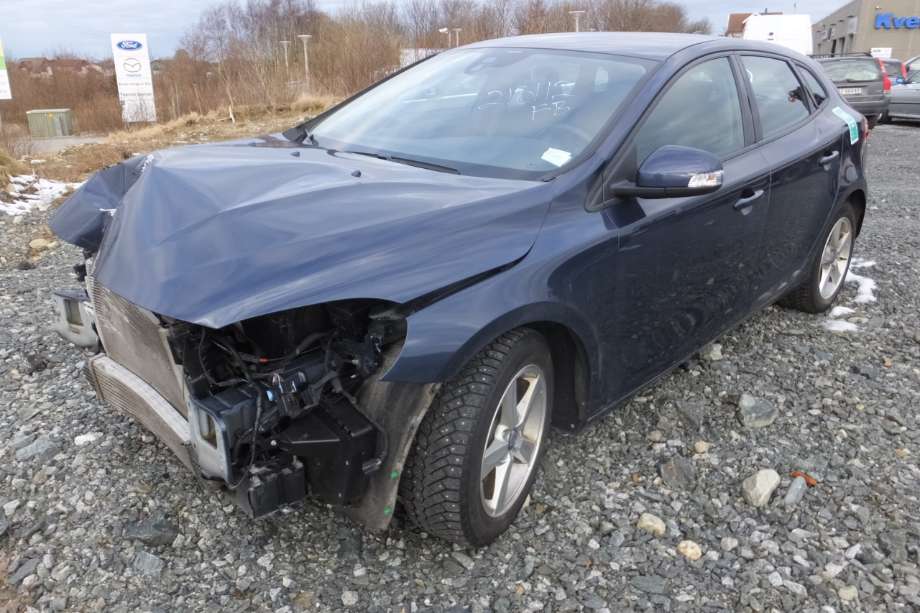 Volvo V40 2012-2019 , Motorkode: D4162T, Girkassekode: 