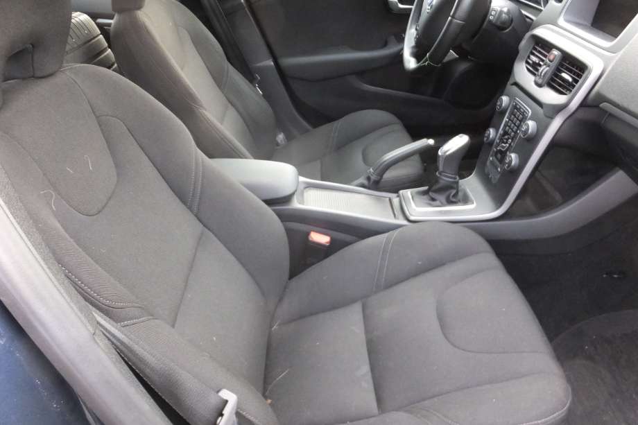 Volvo V40 2012-2019 , Motorkode: D4162T, Girkassekode: 